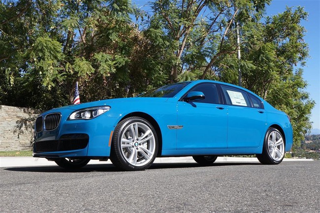 Rao bán hàng độc BMW 750Li M-Sport màu “Laguna Seca Blue” 7