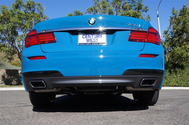 Rao bán hàng độc BMW 750Li M-Sport màu “Laguna Seca Blue” 12