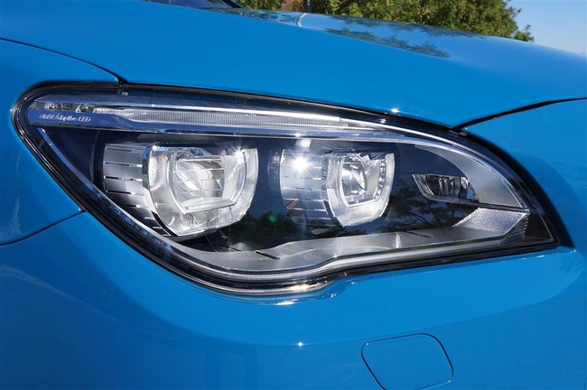 Rao bán hàng độc BMW 750Li M-Sport màu “Laguna Seca Blue” 13