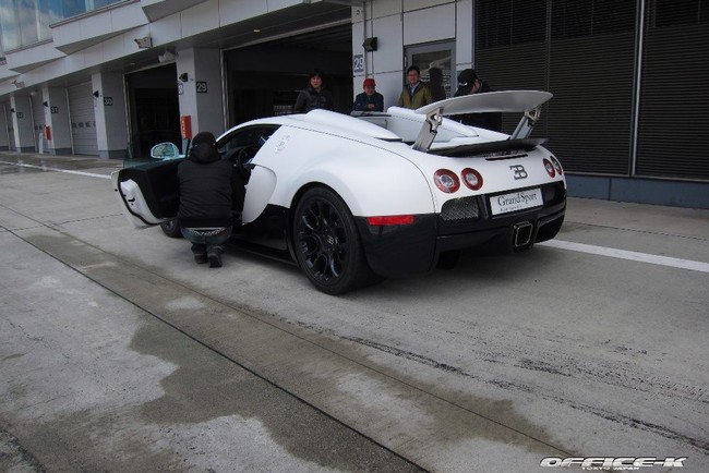 Bugatti Veyron và Maserati MC12 Corsa đua nhau khoe sắc tại Fuji Speedway 5