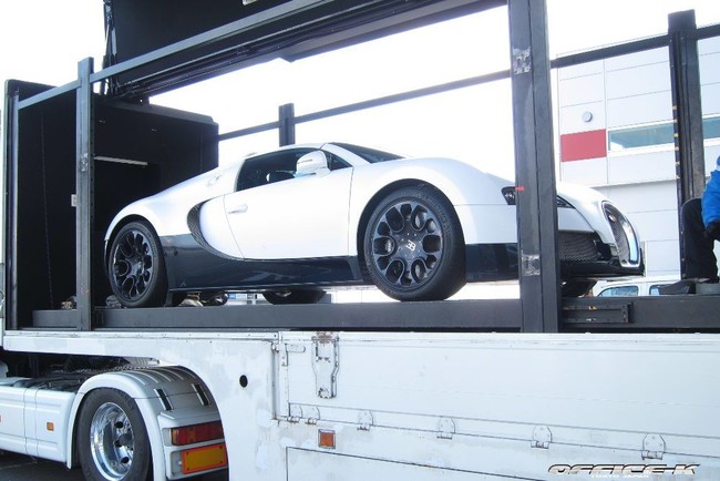 Bugatti Veyron và Maserati MC12 Corsa đua nhau khoe sắc tại Fuji Speedway 11