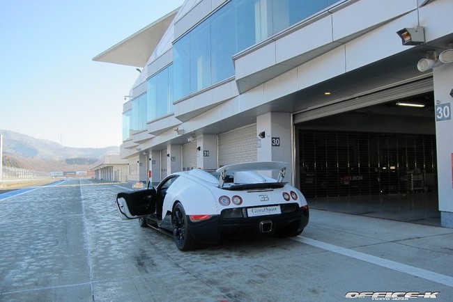 Bugatti Veyron và Maserati MC12 Corsa đua nhau khoe sắc tại Fuji Speedway 20