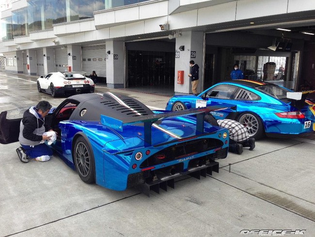Bugatti Veyron và Maserati MC12 Corsa đua nhau khoe sắc tại Fuji Speedway 24