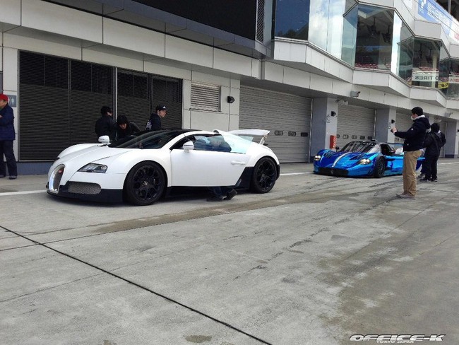 Bugatti Veyron và Maserati MC12 Corsa đua nhau khoe sắc tại Fuji Speedway 27