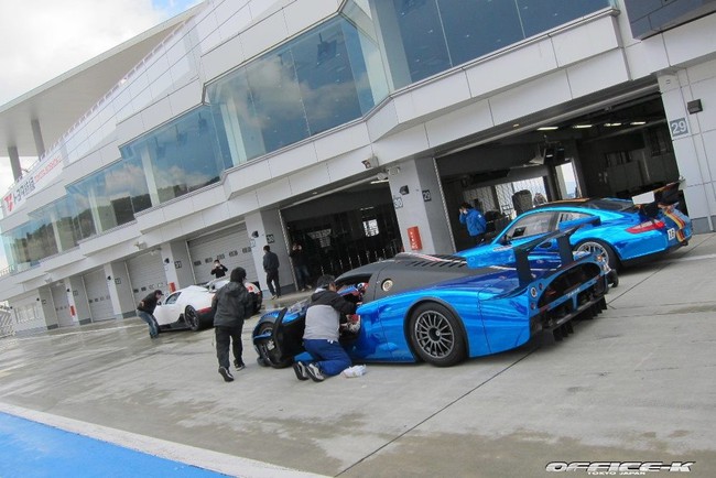 Bugatti Veyron và Maserati MC12 Corsa đua nhau khoe sắc tại Fuji Speedway 29
