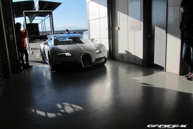 Bugatti Veyron và Maserati MC12 Corsa đua nhau khoe sắc tại Fuji Speedway 32