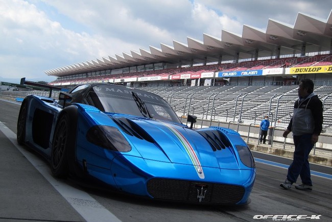 Bugatti Veyron và Maserati MC12 Corsa đua nhau khoe sắc tại Fuji Speedway 37