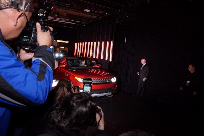 “Điệp viên 007” bỏ túi 1 triệu đô cho màn ra mắt Range Rover Sport 1