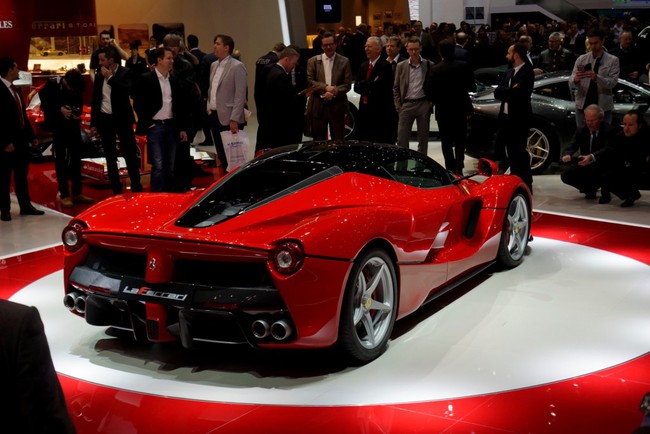 Pirelli phát triển lốp đặc biệt cho LaFerrari 8