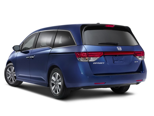 Honda Odyssey 2014: Tiện lợi hơn với máy hút bụi tích hợp 4