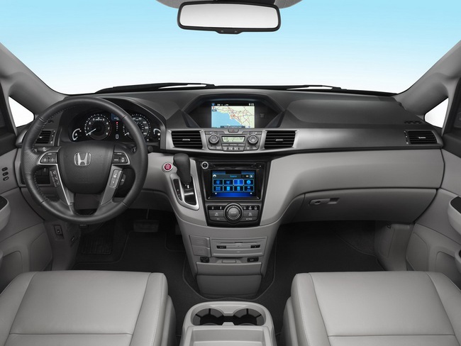 Honda Odyssey 2014: Tiện lợi hơn với máy hút bụi tích hợp 6