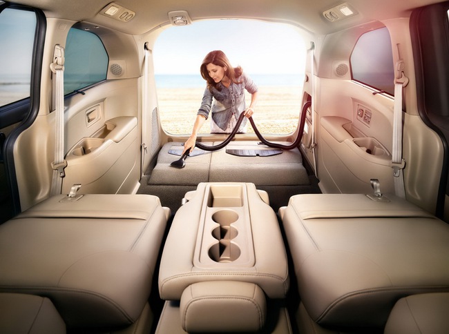 Honda Odyssey 2014: Tiện lợi hơn với máy hút bụi tích hợp 12