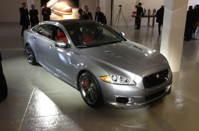Jaguar XJR: Mạnh mẽ, sang trọng và giá tốt 3