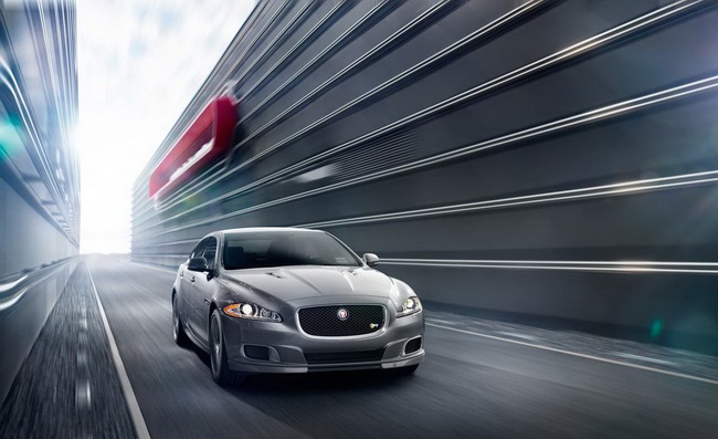 Jaguar XJR: Mạnh mẽ, sang trọng và giá tốt 7