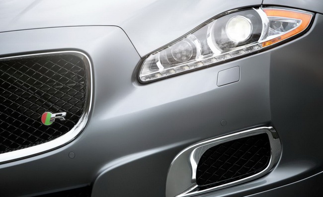 Jaguar XJR: Mạnh mẽ, sang trọng và giá tốt 23