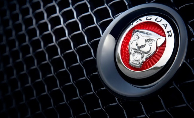 Jaguar XJR: Mạnh mẽ, sang trọng và giá tốt 25