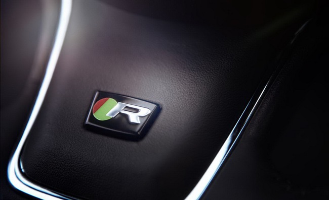 Jaguar XJR: Mạnh mẽ, sang trọng và giá tốt 32