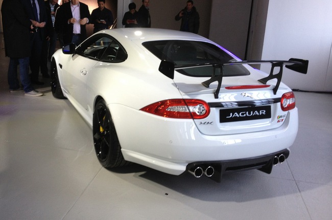 Jaguar XKR-S GT: Chú báo nguy hiểm nhất 7