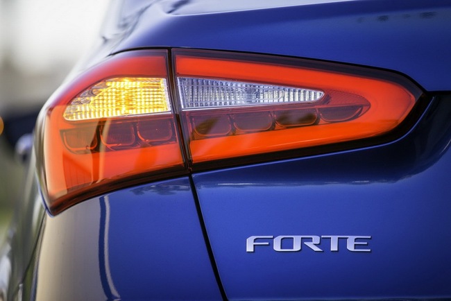 Kia ​​Forte Sedan 2014 có giá từ 15.700 Đô la Mỹ 10