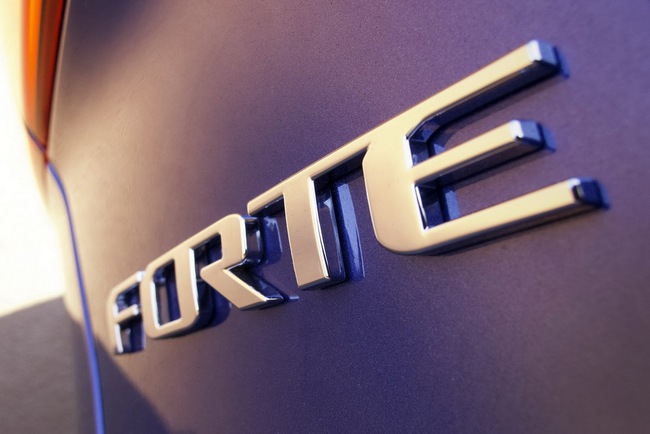 Kia ​​Forte Sedan 2014 có giá từ 15.700 Đô la Mỹ 13
