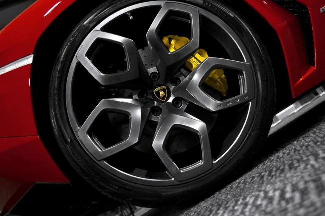 Lamborghini Aventador: Sang hơn, độc hơn với bản độ của Kahn Design 5