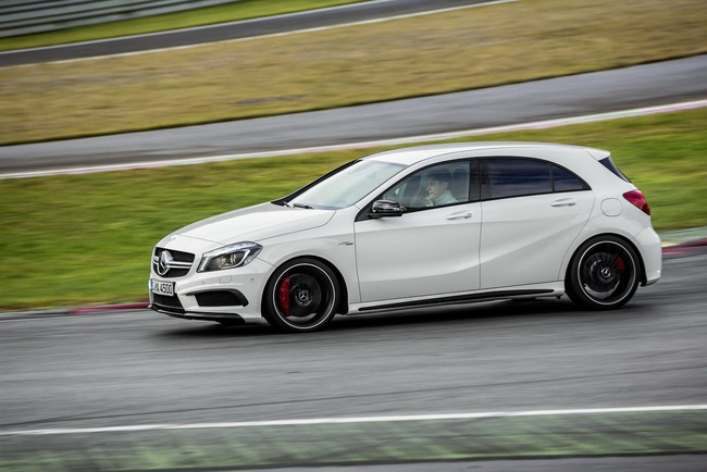 Mercedes-Benz A45 AMG: Thống trị dòng xe hatchback 12