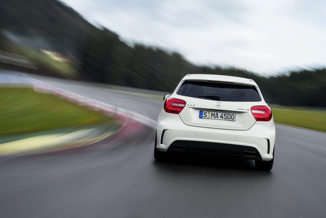 Mercedes-Benz A45 AMG: Thống trị dòng xe hatchback 14