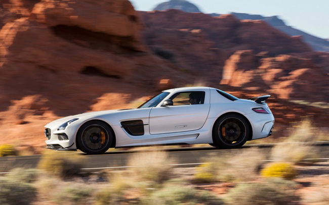 Mercedes-Benz công bố giá bán SLS AMG Black Series tại châu Âu 8