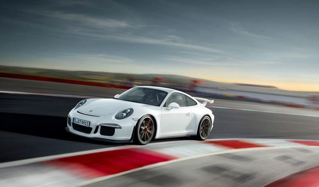 Porsche 911 GT3: Tự hào với sức mạnh và hiệu suất vượt trội 16