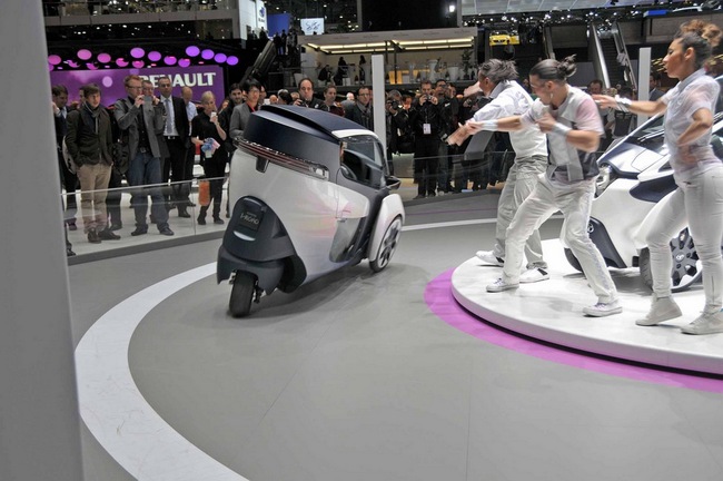 Toyota i-ROAD trình diễn ra tại Genenva 2013 11