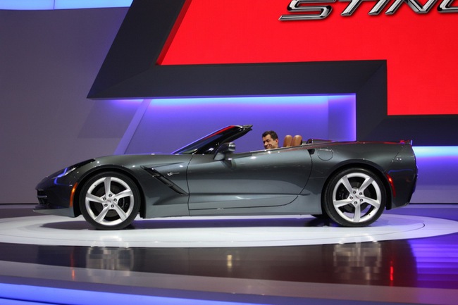 Chiếc Corvette Stingray Convertible đầu tiên có giá 1 triệu Đô la 18