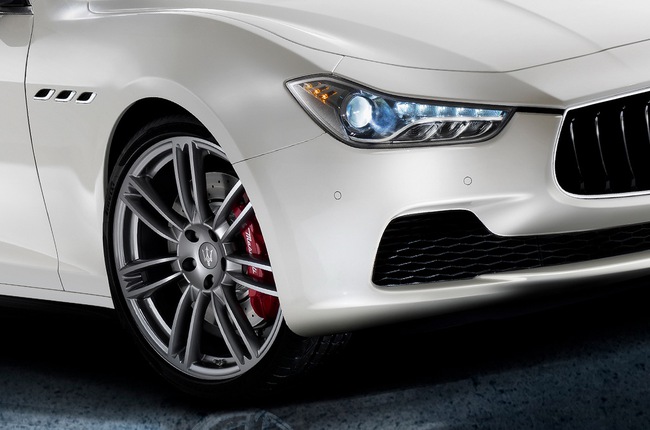 Maserati Ghibli: Gửi lời thách thức đến BMW 5-Series 9