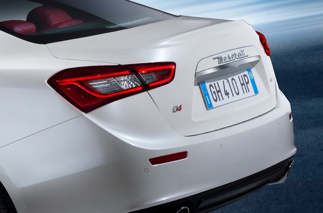 Maserati Ghibli: Gửi lời thách thức đến BMW 5-Series 12