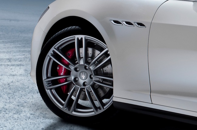 Maserati Ghibli: Gửi lời thách thức đến BMW 5-Series 15