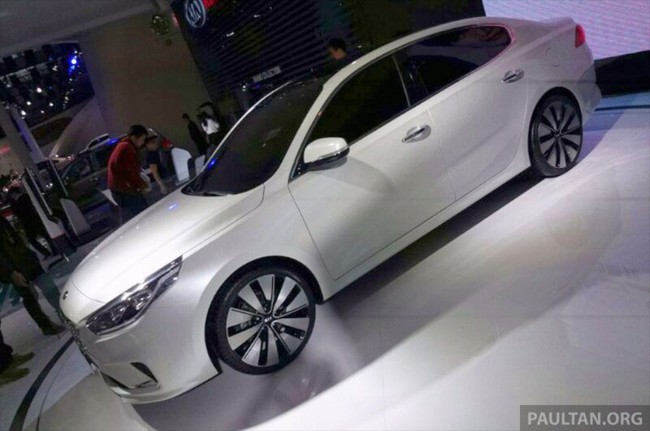 Kia giới thiệu xe sedan K4 mới 4