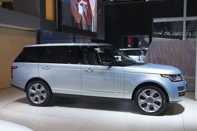 Range Rover Hybrid Long Wheelbase: Sang trọng, dài rộng và kinh tế 1
