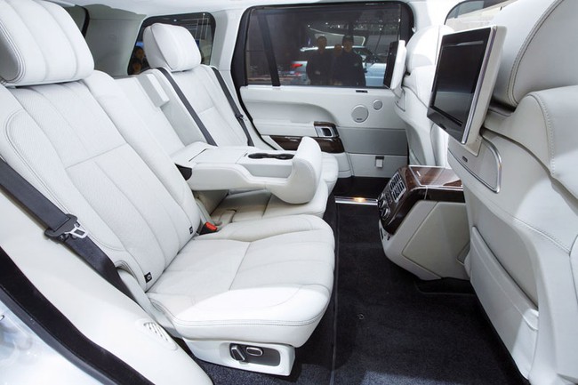 Range Rover Hybrid Long Wheelbase: Sang trọng, dài rộng và kinh tế 4
