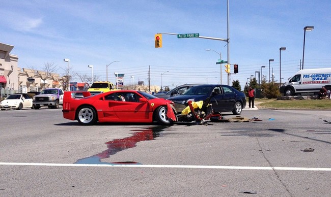 Hai siêu xe Ferrari "rủ nhau" lâm nạn 2