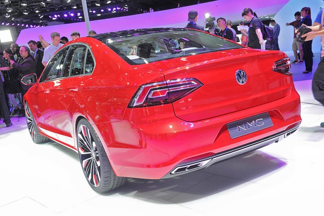 Mercedes-Benz CLA gọi, Volkswagen New Midsize Coupe trả lời 3