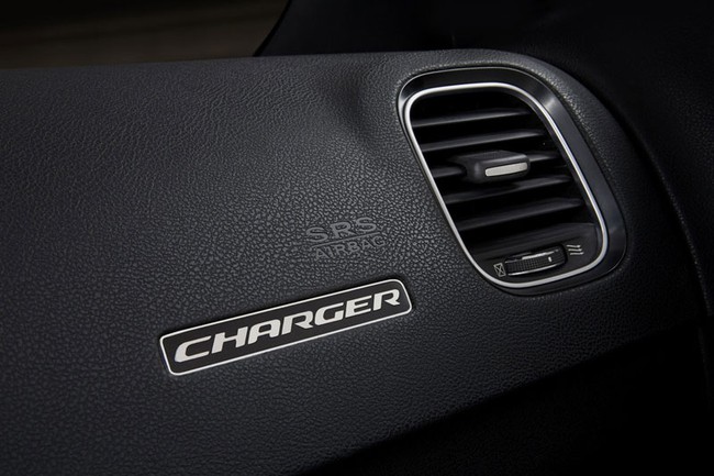 Xe "cơ bắp" Dodge Charger 2015 trình diện 25