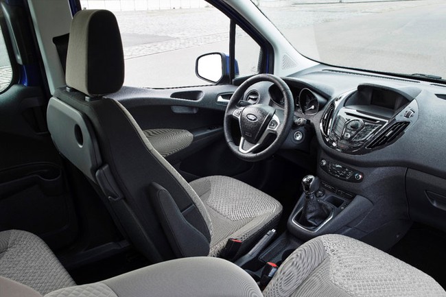 Ford Tourneo Courier - Xe MPV tiết kiệm nhiên liệu nhất phân khúc 1