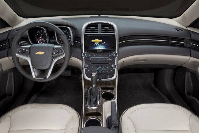Chevrolet Malibu 2014 có giá từ 22.965 USD 6