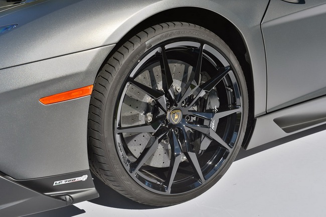 Lamborghini mang Aventador Roadster và Gallardo phiên bản “sinh nhật” đến Monterey 2013 8