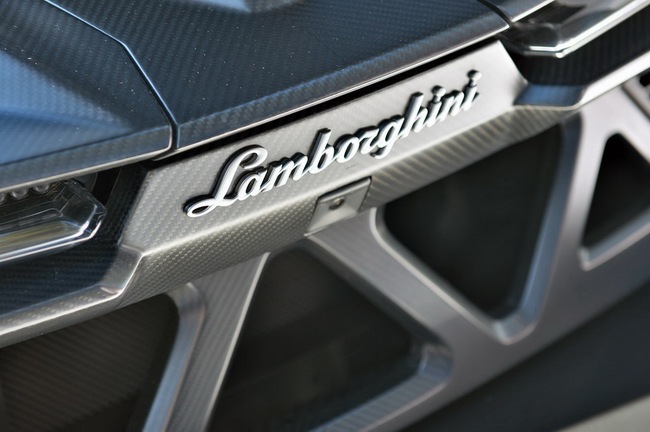 Lamborghini Veneno lăn bánh tại Monterey 2013 12
