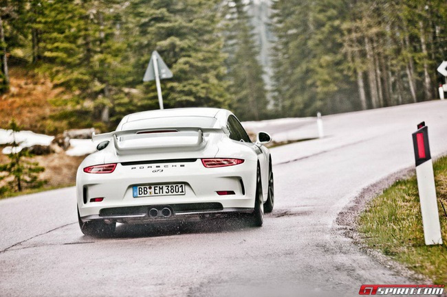 Porsche 911 GT3 khoe sắc tại Ý 1