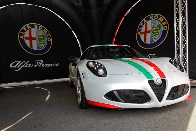 Xe thể thao Alfa Romeo 4C "tăng cân" khi đến Mỹ 1