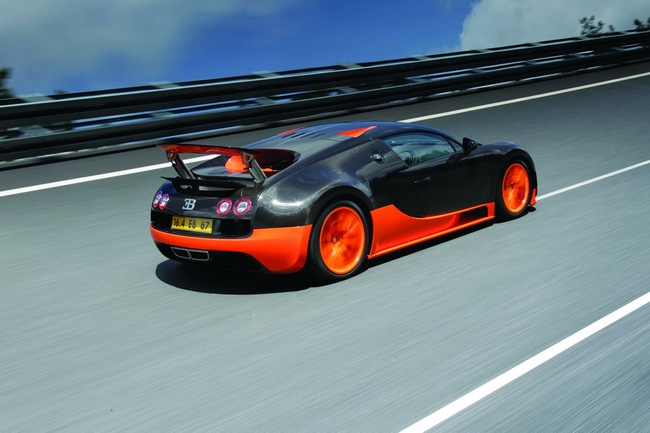 Bugatti Veyron là “chiếc xe vĩ đại nhất trong 20 năm qua” 4