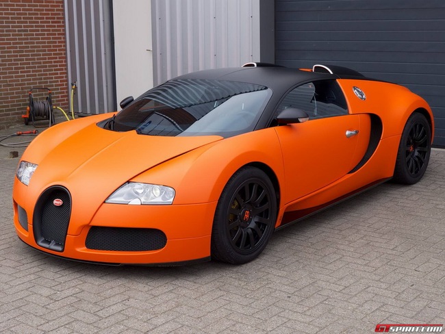 Siêu sao của Barcelona lái Bugatti Veyron đến sân tập 9