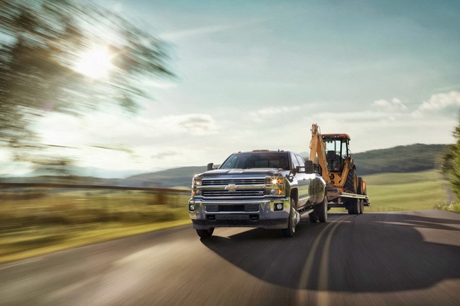 GM tr&igrave;nh l&agrave;ng hai chiếc xe b&aacute;n tải cỡ lớn 4