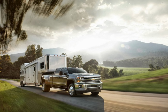 GM tr&igrave;nh l&agrave;ng hai chiếc xe b&aacute;n tải cỡ lớn 5